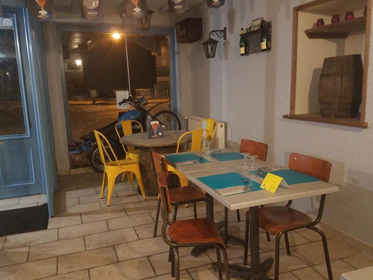 L'Auberge Des Voyageurs Menigoute Ngoại thất bức ảnh
